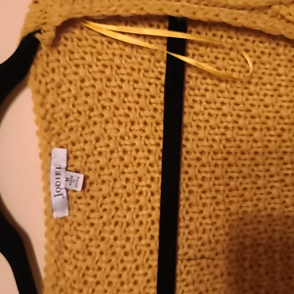 Cardigan - Picture 2 of 4